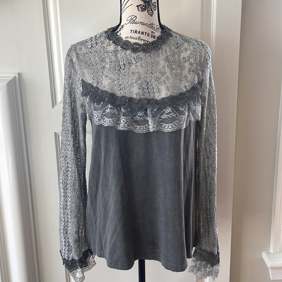 Vici Smoky Mountain Rain Lace Contrast Top - Picture 5 of 12